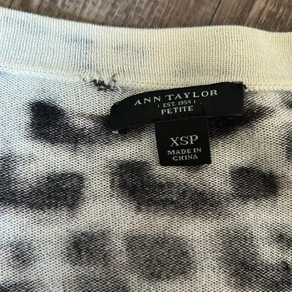 Ann Taylor Printed Fitted Long Sleeve Button Down Shirt - Picture 5 of 5